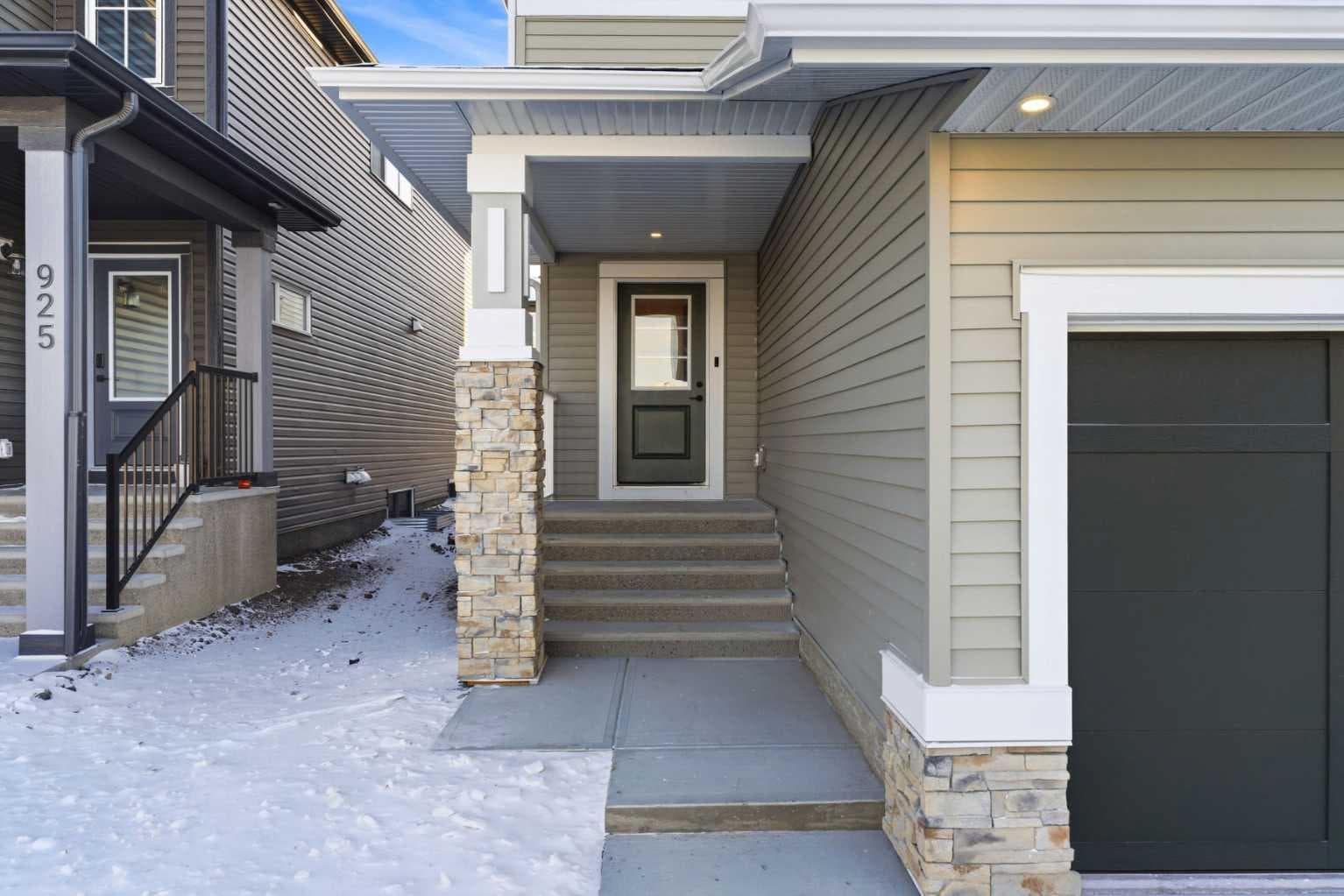 921 Chinook Winds Meadow SW