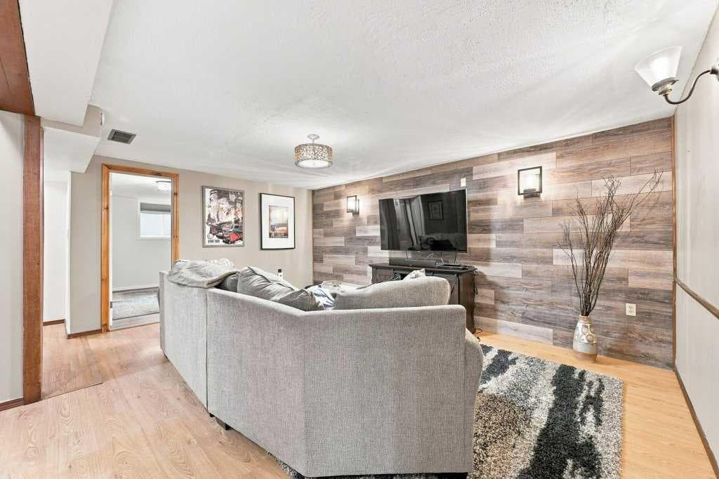 6 Varcourt Place NW