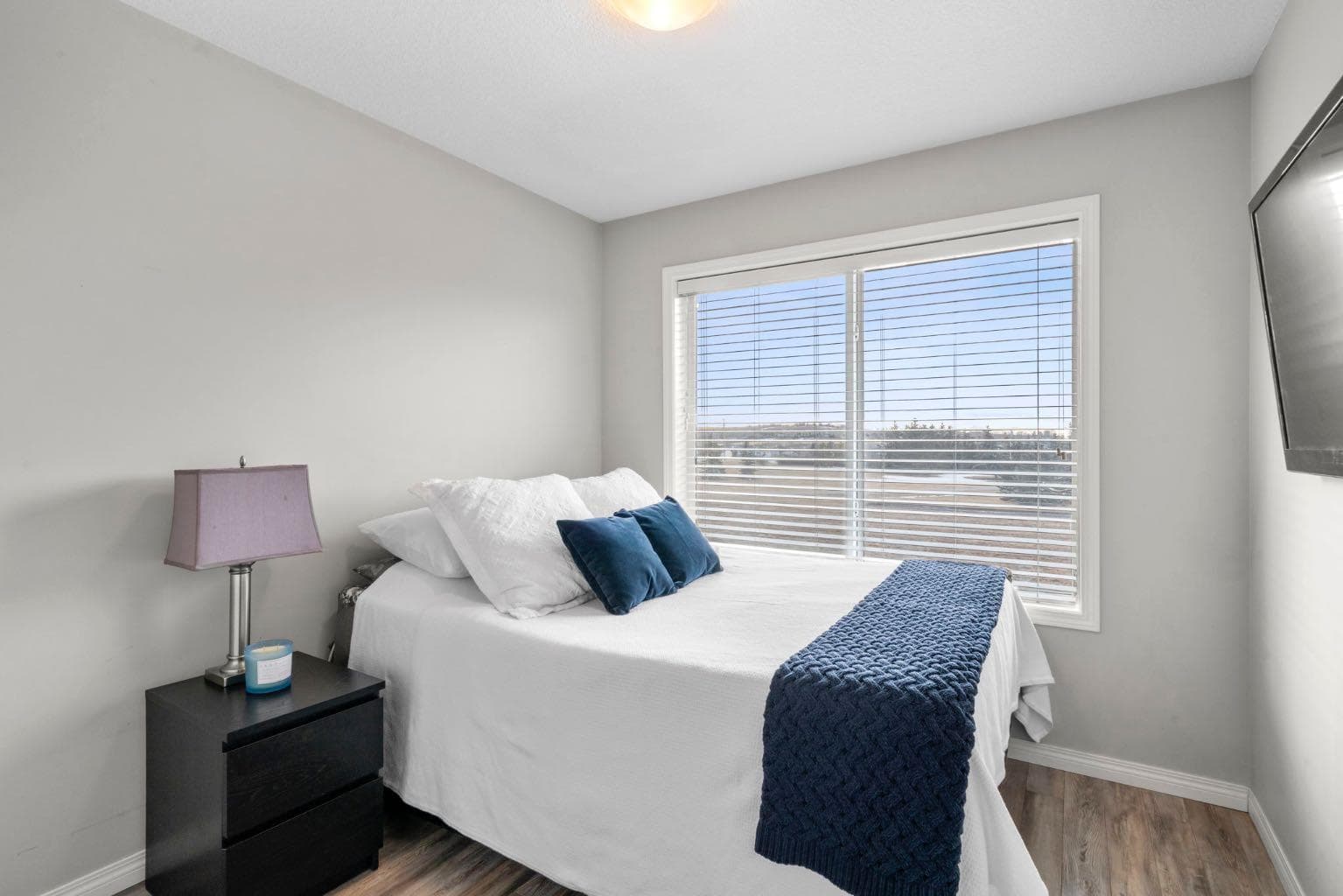2001, 280 Williamstown Close NW