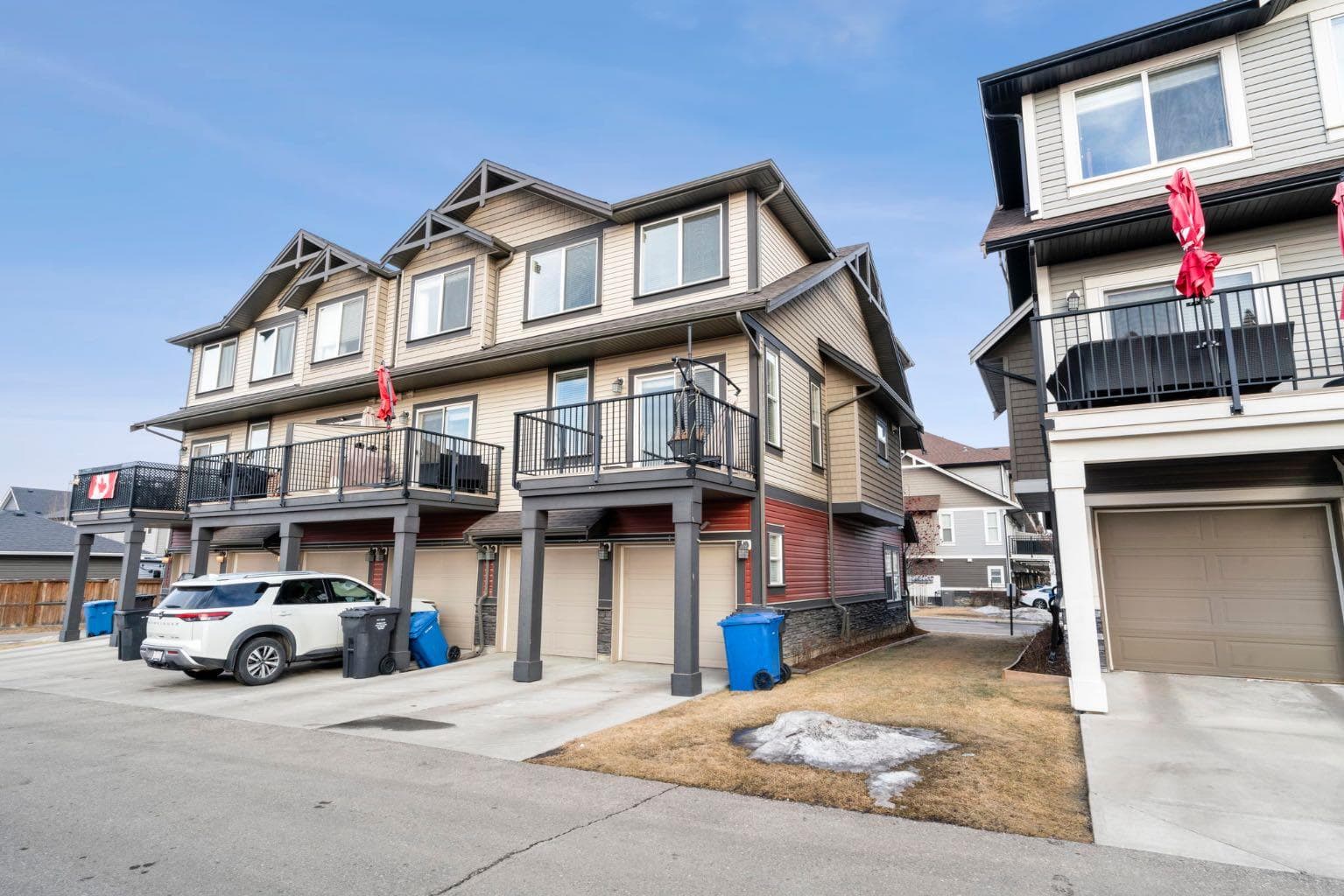 2001, 280 Williamstown Close NW