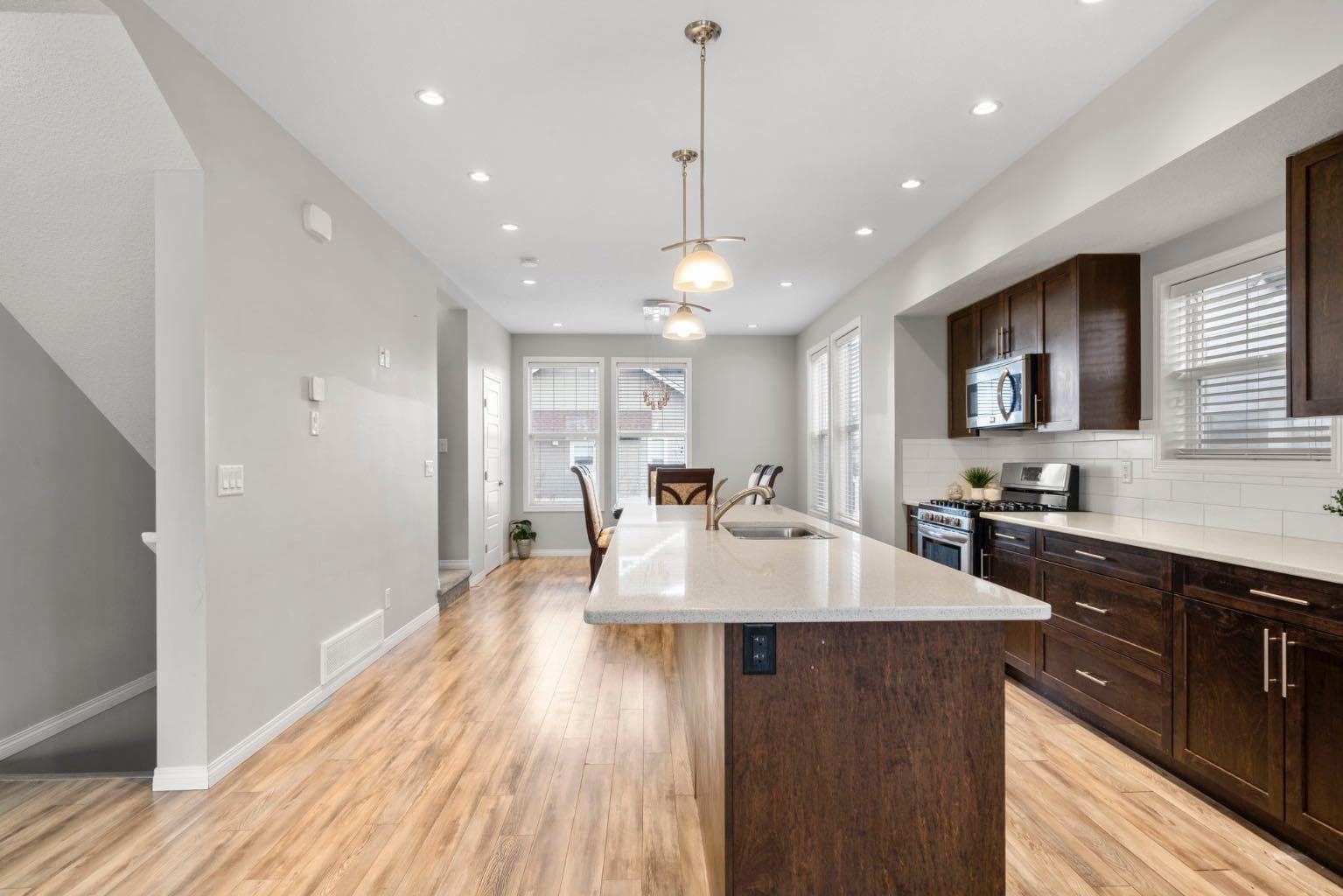 2001, 280 Williamstown Close NW