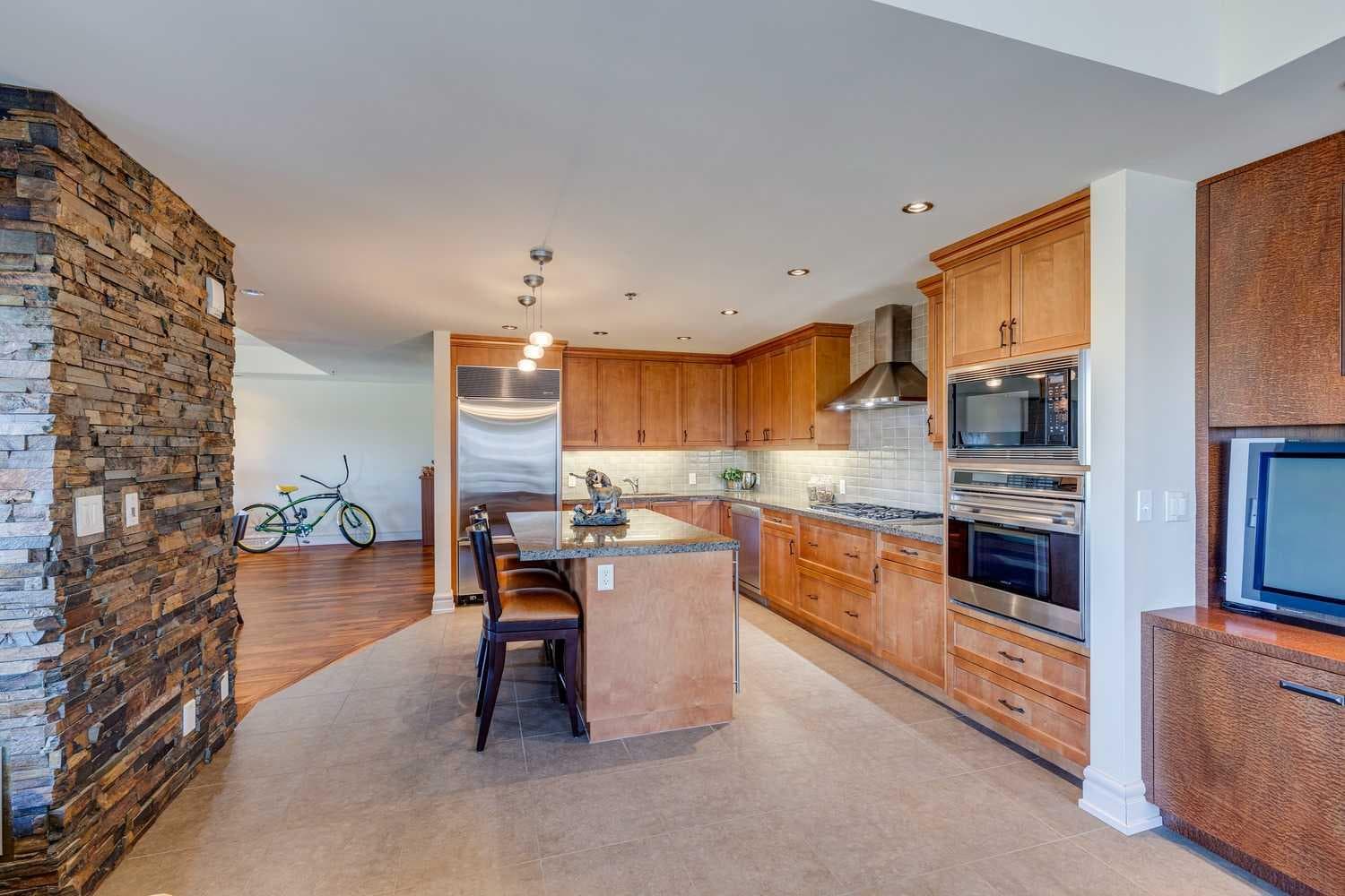 702, 600 Princeton Way SW
