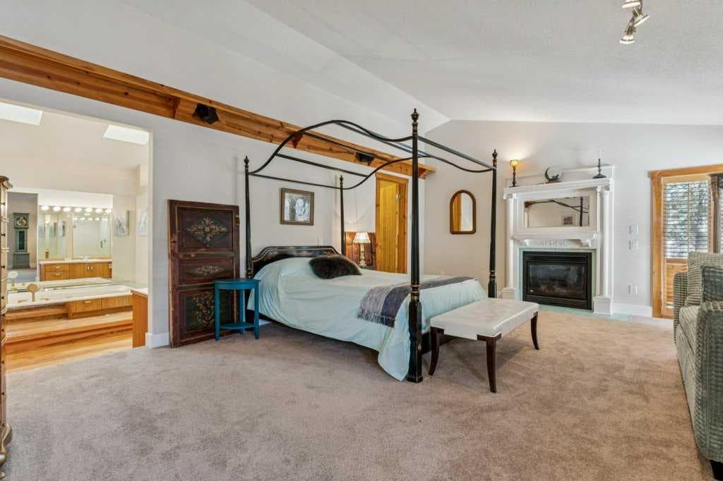 4 Pine Avenue 