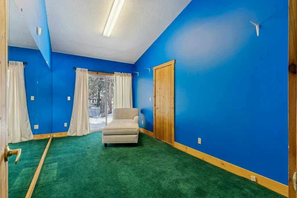 4 Pine Avenue 