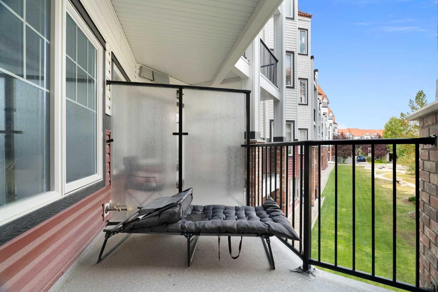 227, 60 Royal Oak Plaza NW