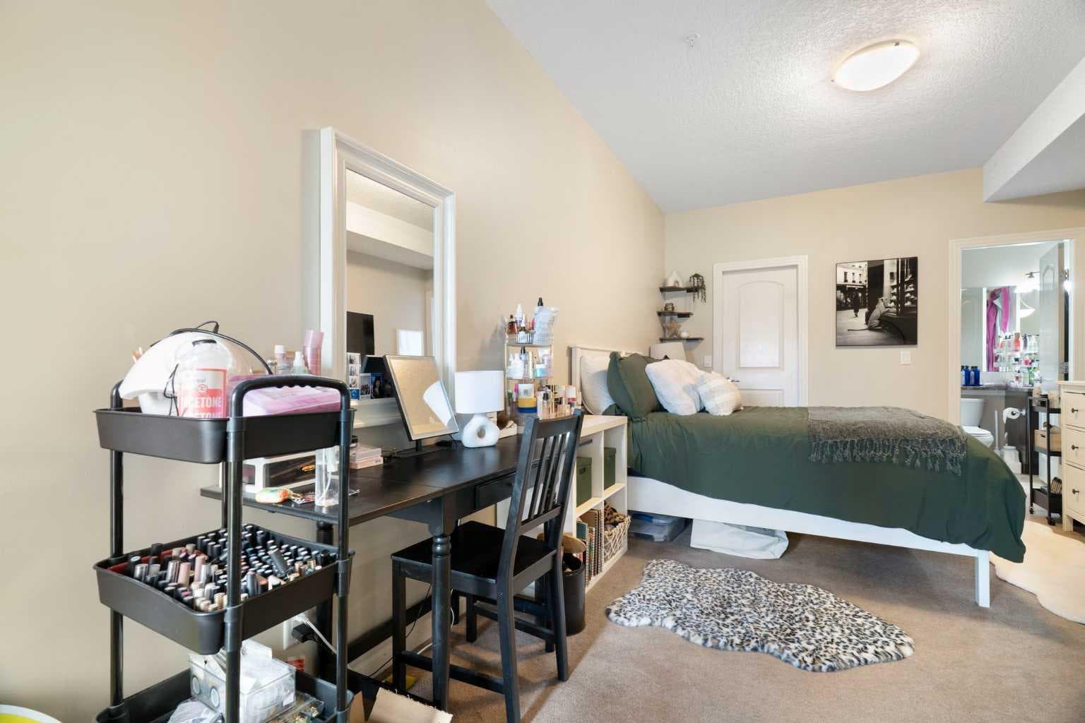 227, 60 Royal Oak Plaza NW