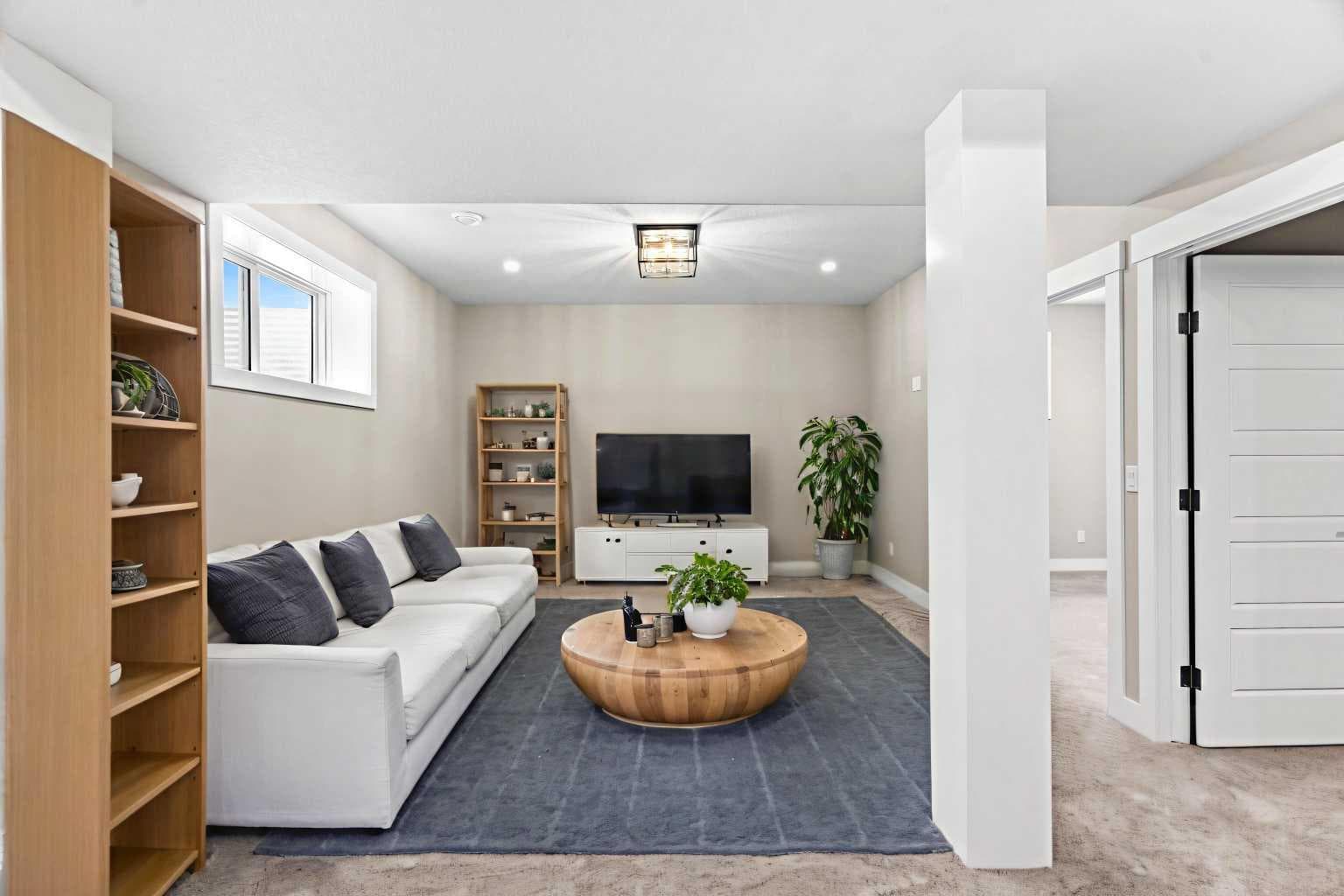 160 Vantage Drive 