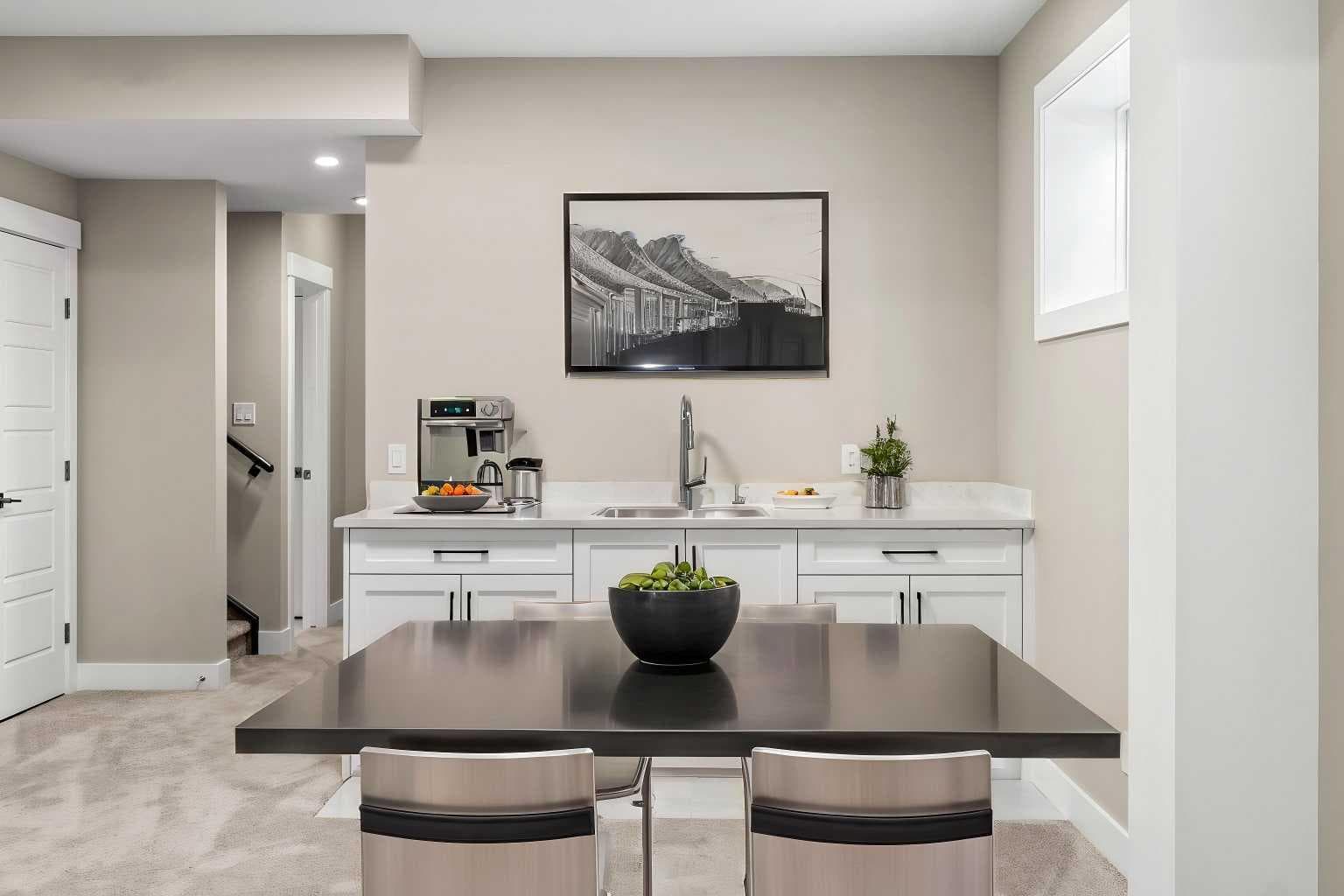 160 Vantage Drive 