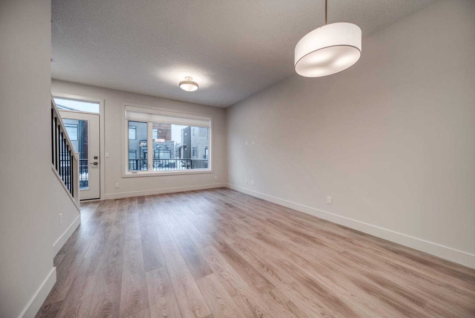 81 Royal Elm Green NW