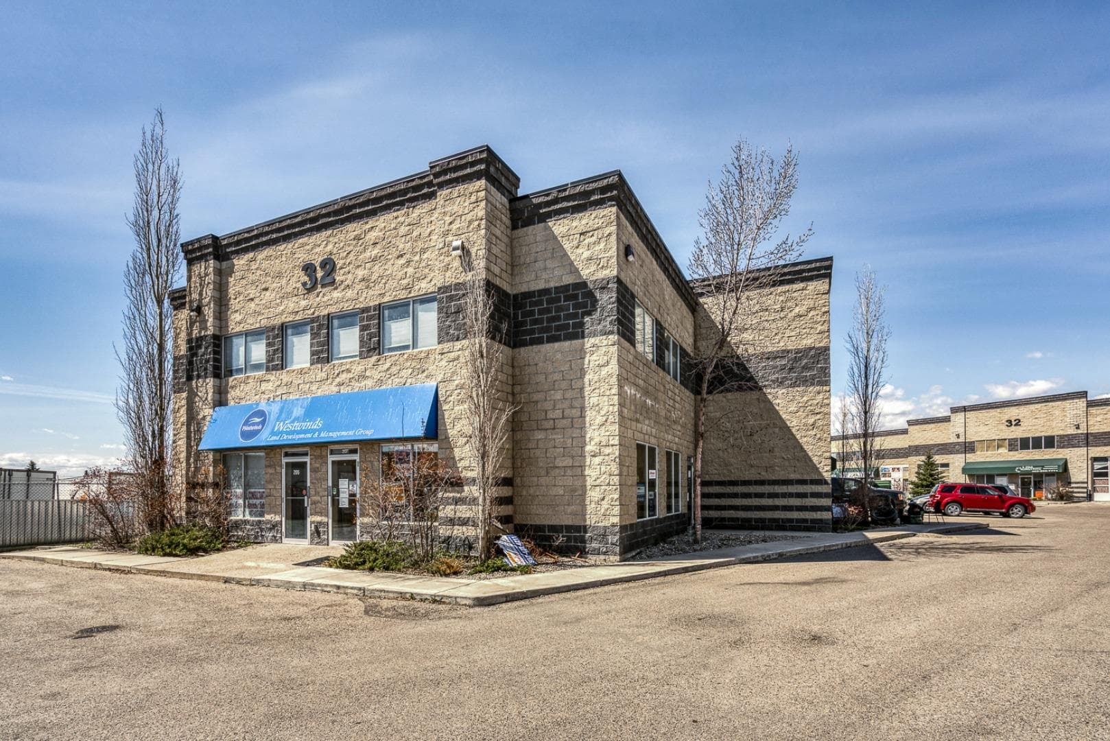 215, 32 Westwinds Crescent NE