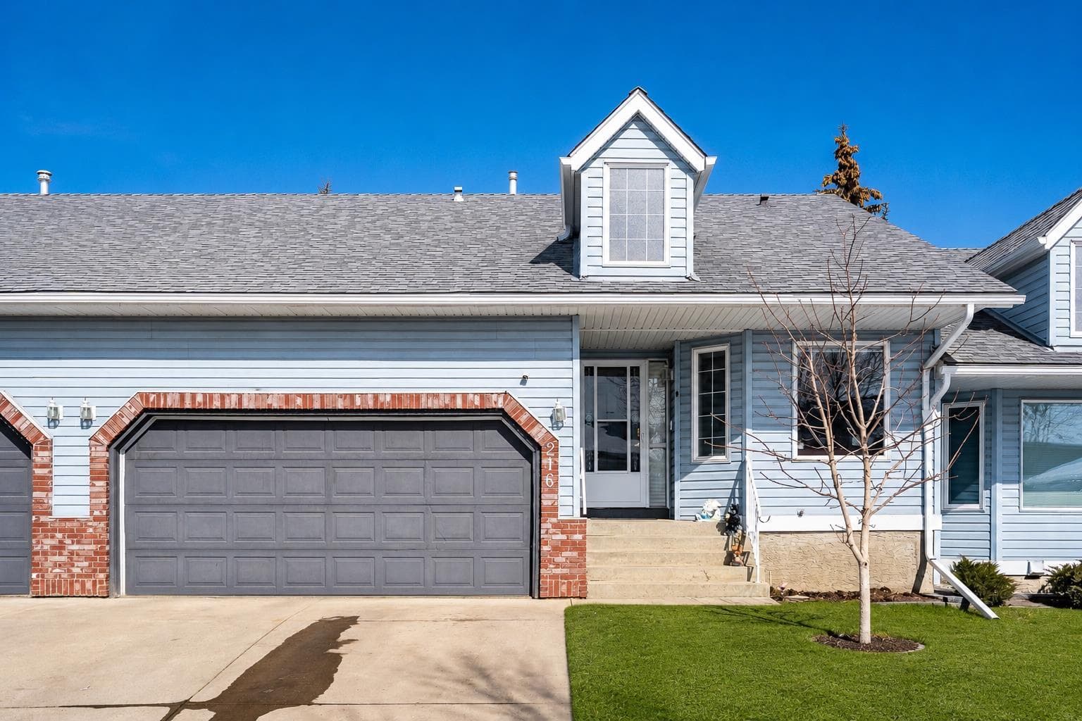 216 Valley Ridge Heights NW