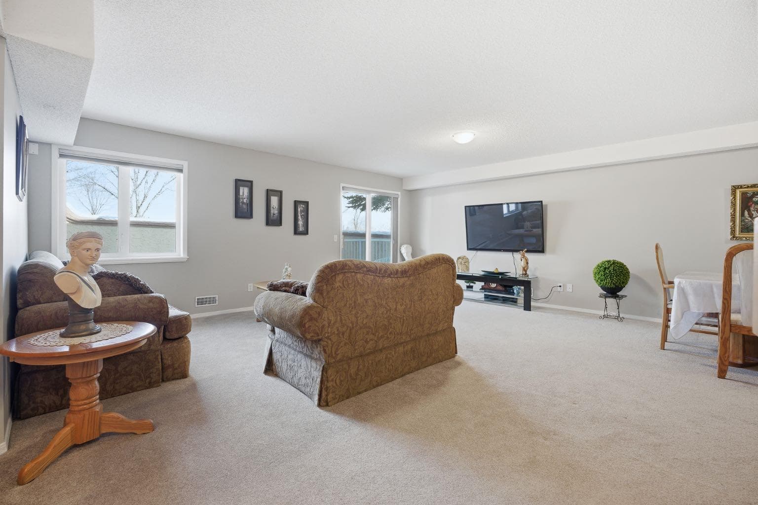216 Valley Ridge Heights NW