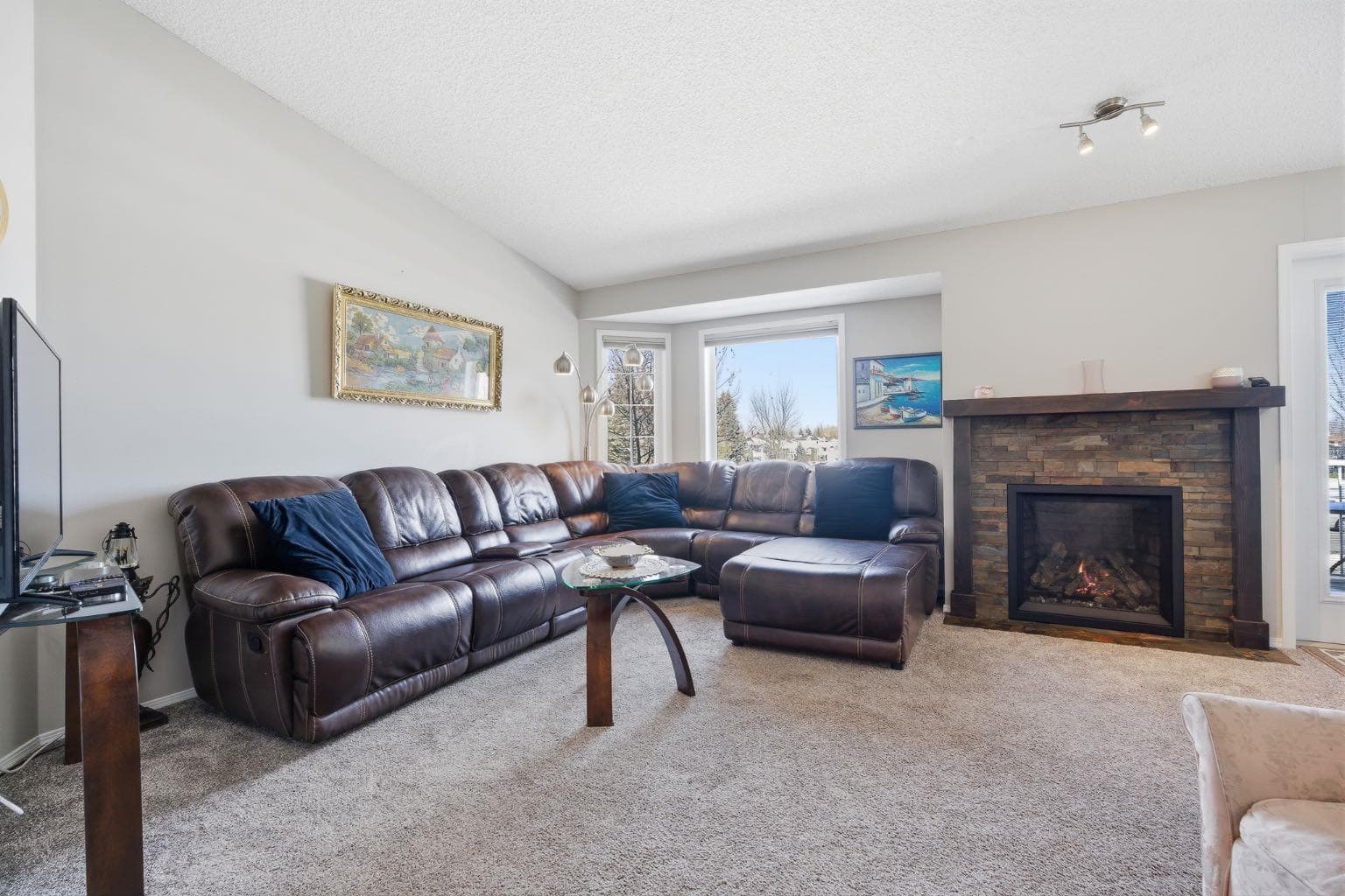 216 Valley Ridge Heights NW
