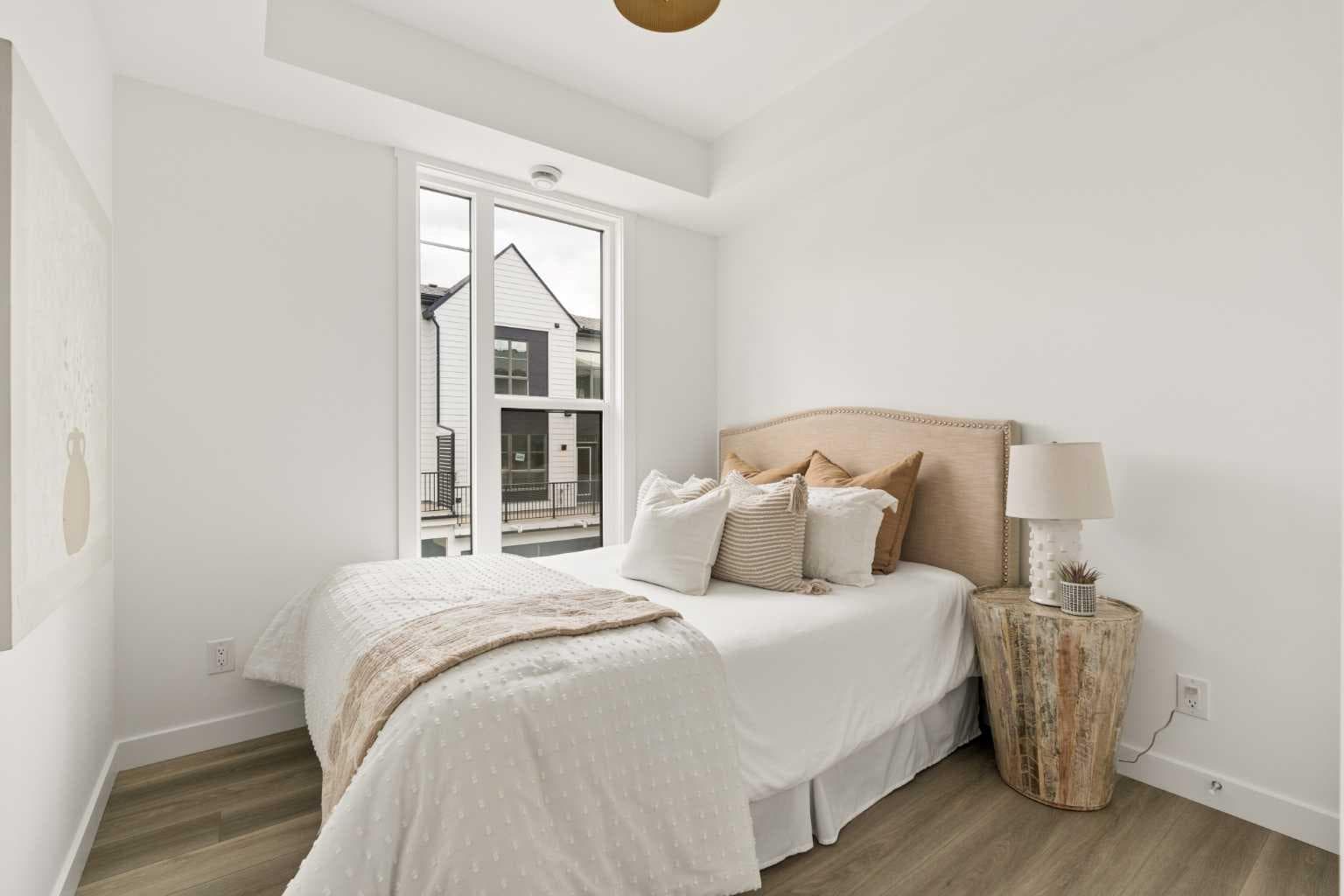605 Sovereign Common SW