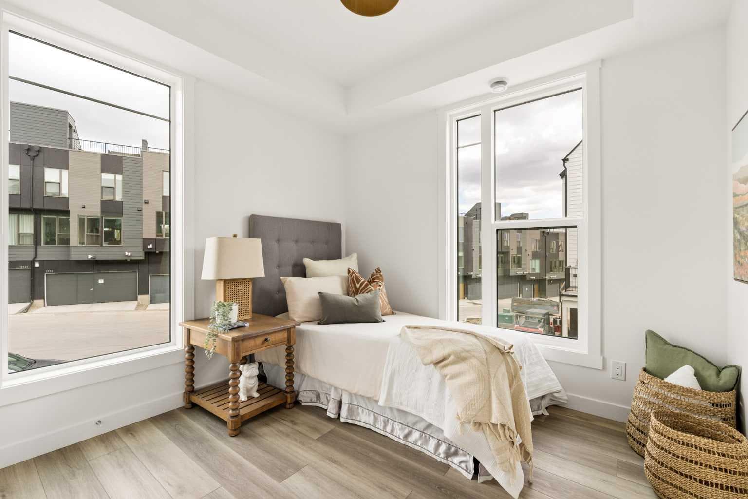 605 Sovereign Common SW
