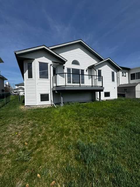 228 Woodside Crescent NW