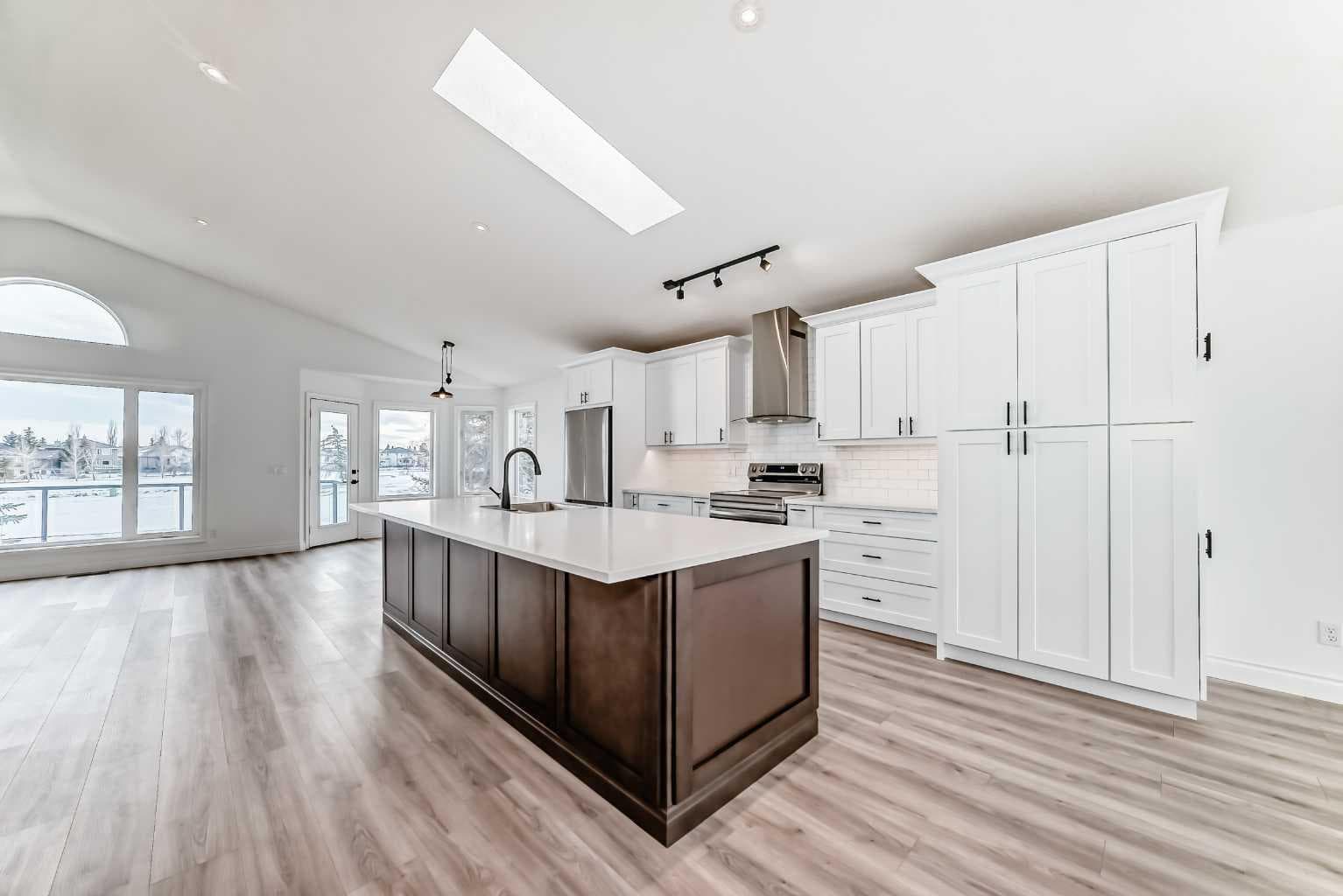 228 Woodside Crescent NW