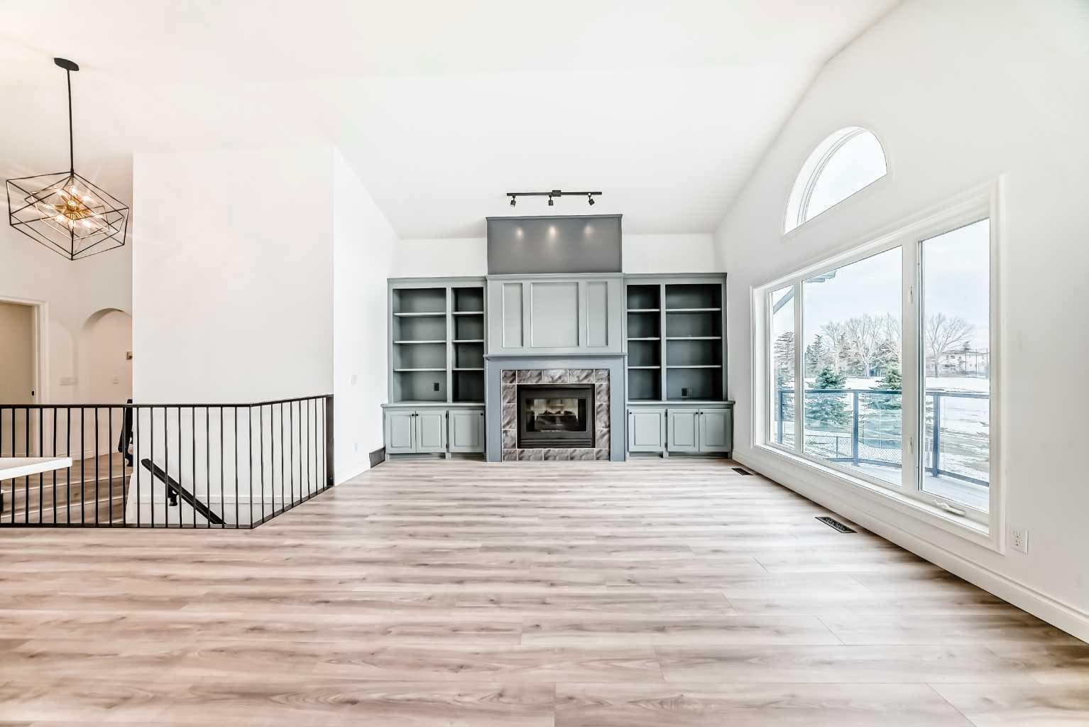 228 Woodside Crescent NW