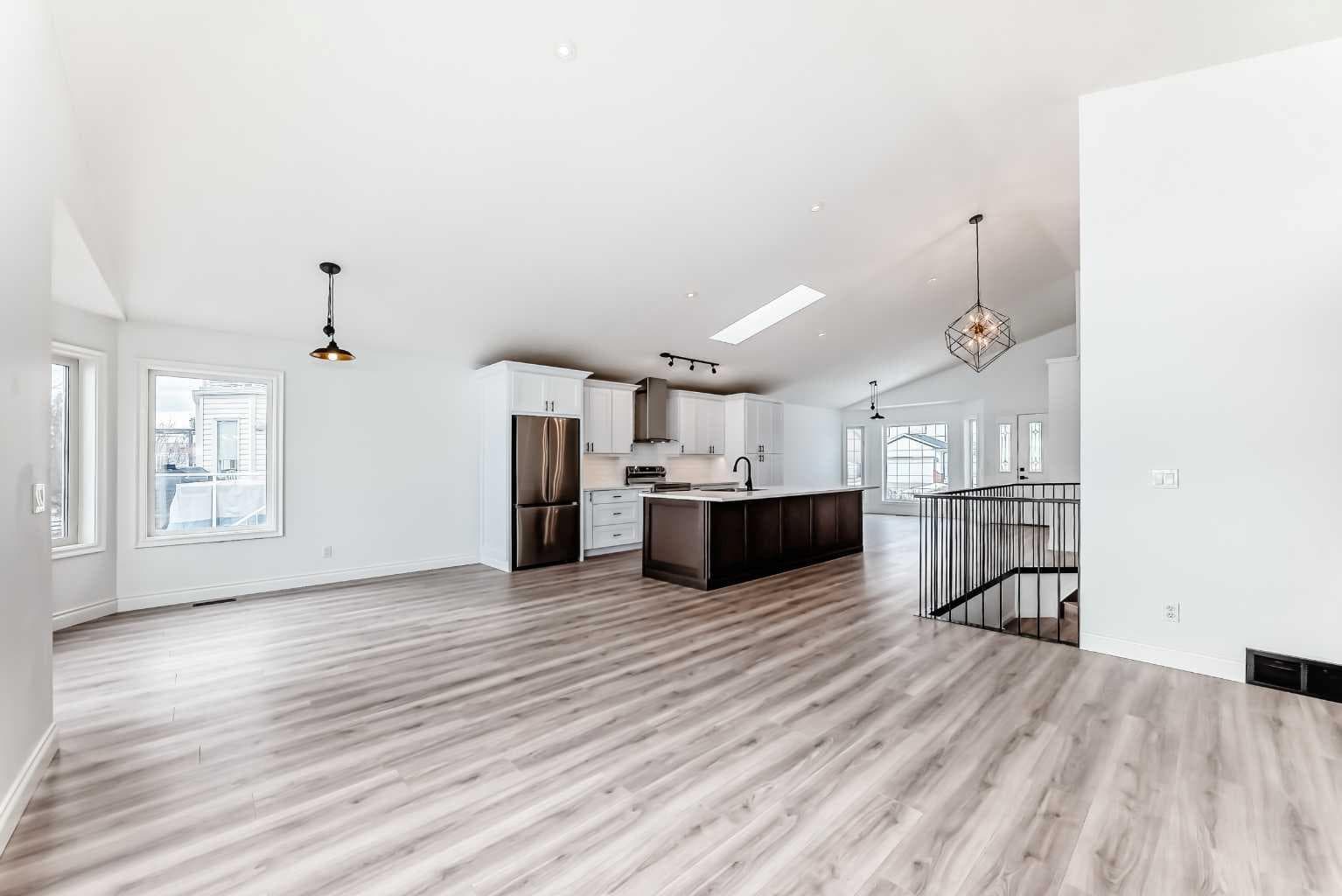 228 Woodside Crescent NW