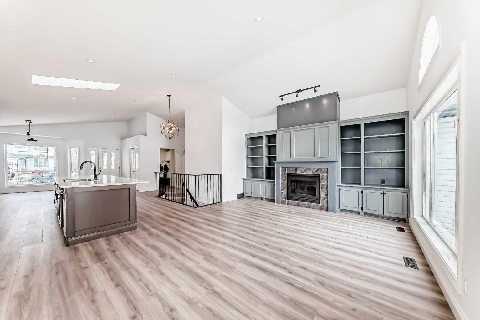 228 Woodside Crescent NW