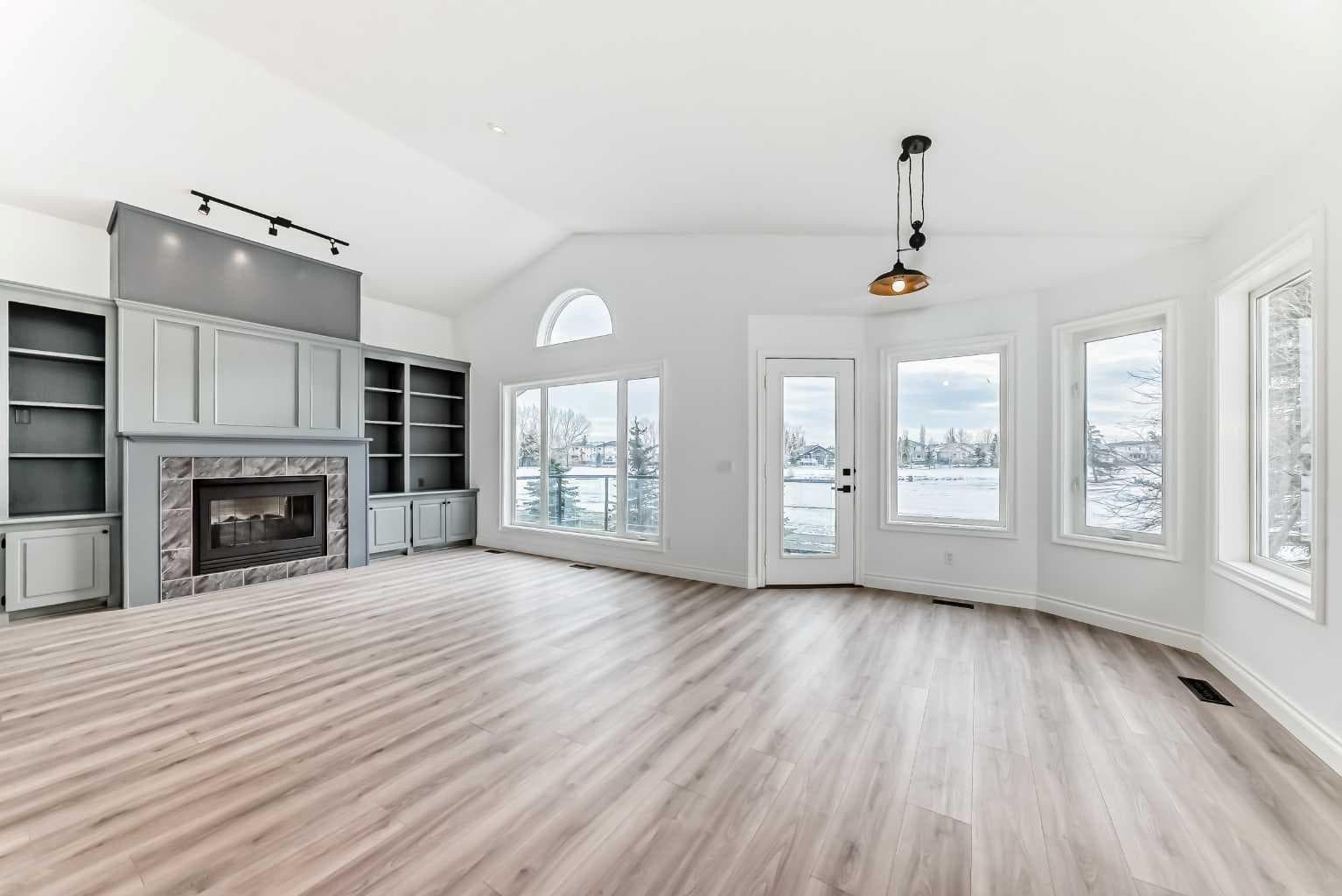 228 Woodside Crescent NW