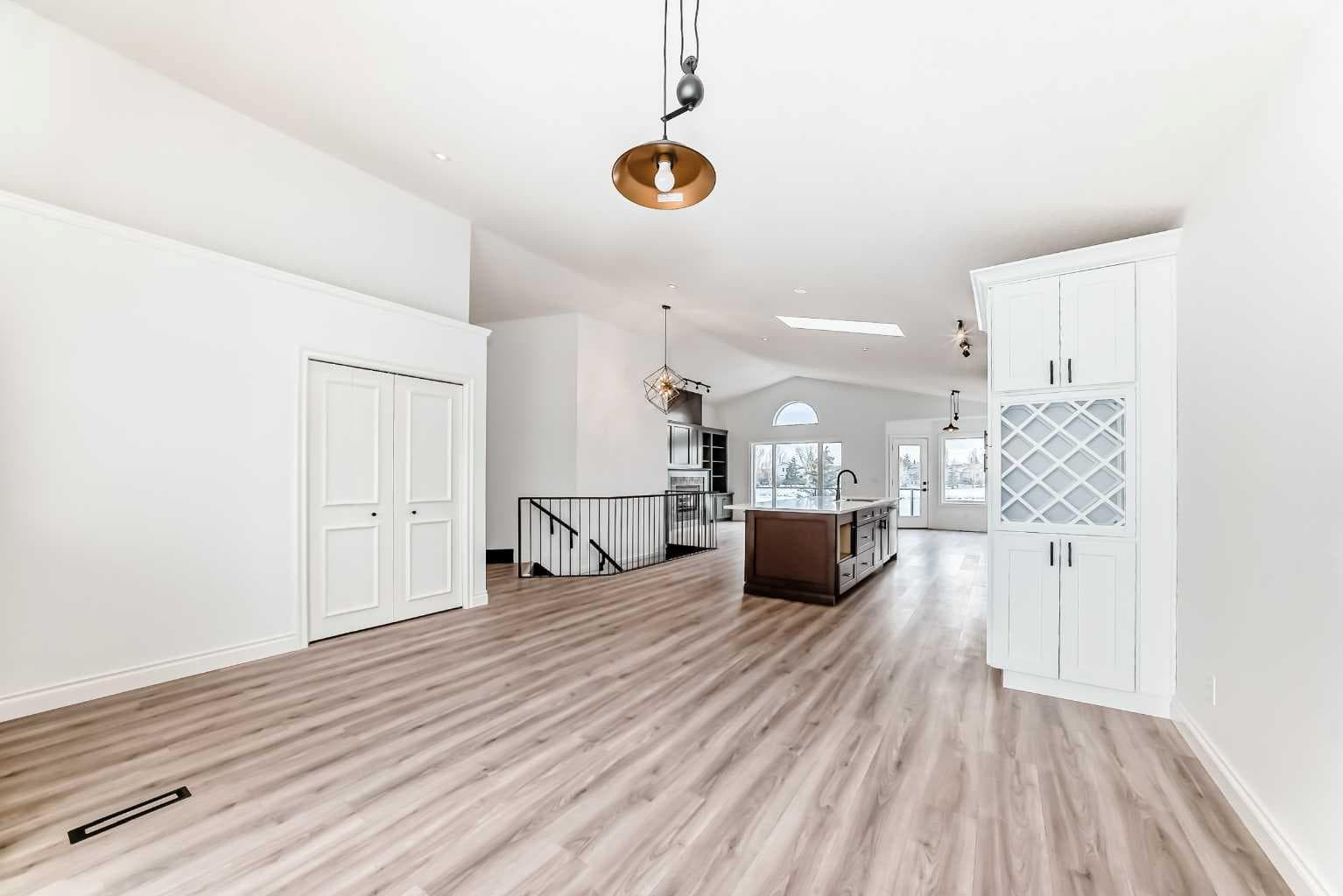 228 Woodside Crescent NW