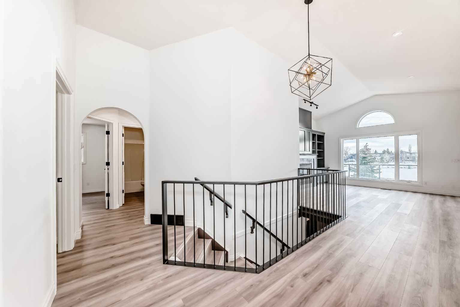 228 Woodside Crescent NW