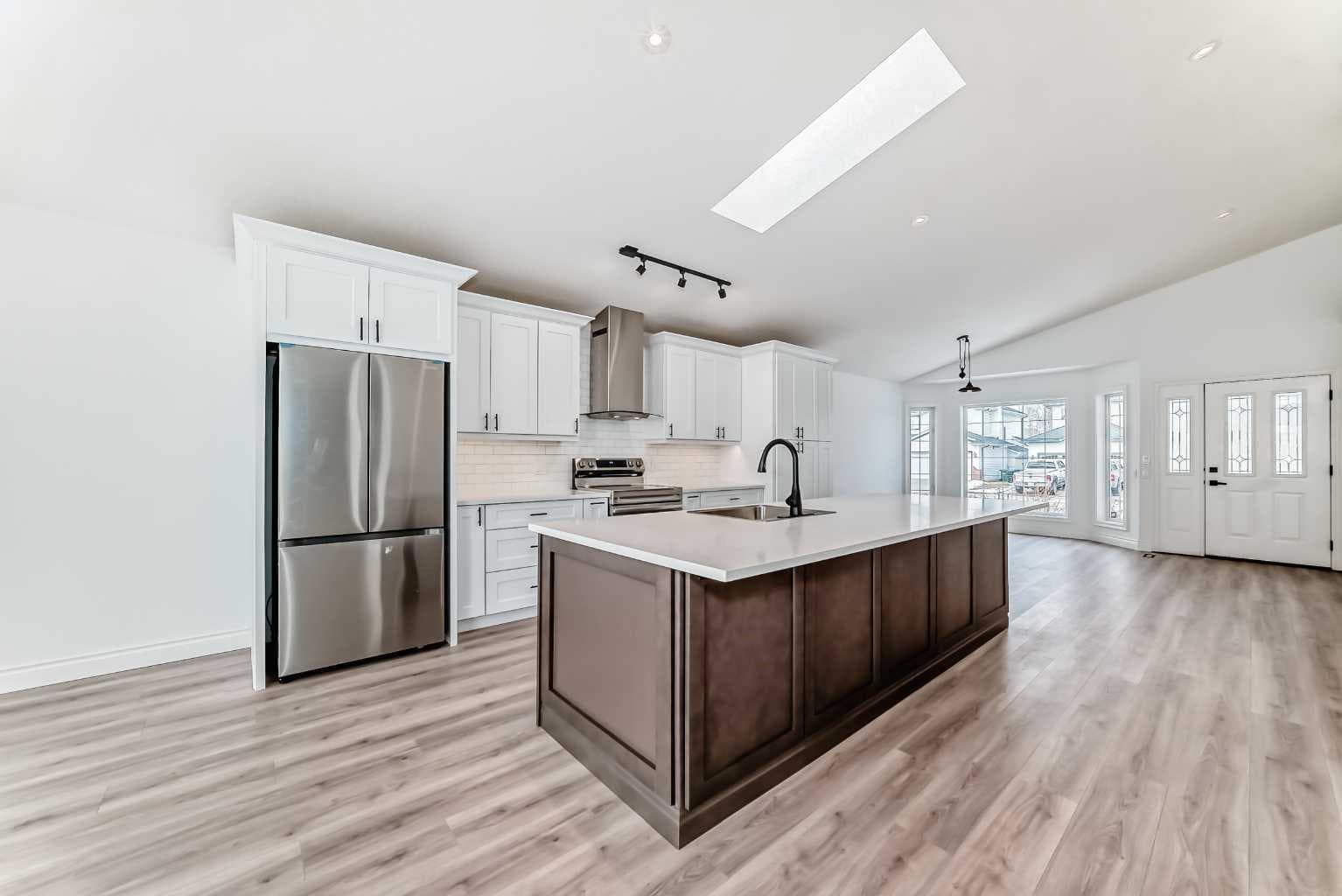 228 Woodside Crescent NW