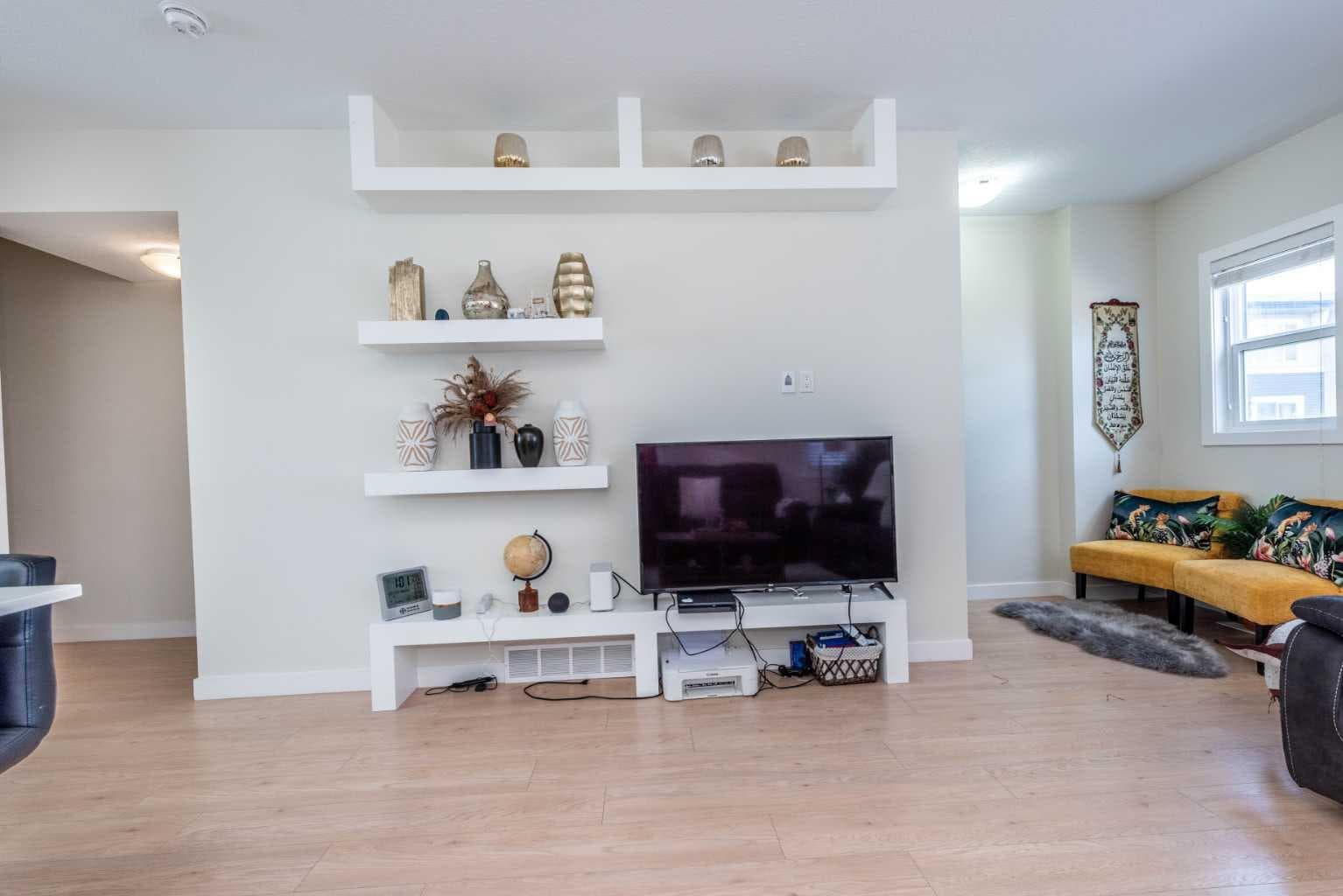 412, 30 Cornerstone Manor NE