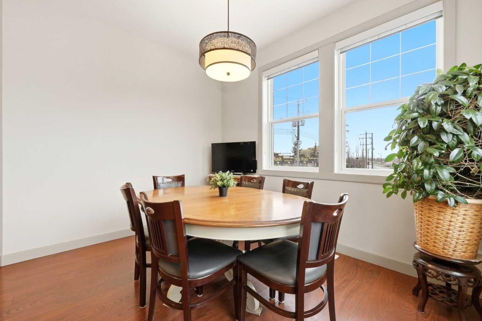 115 Fifth Avenue W