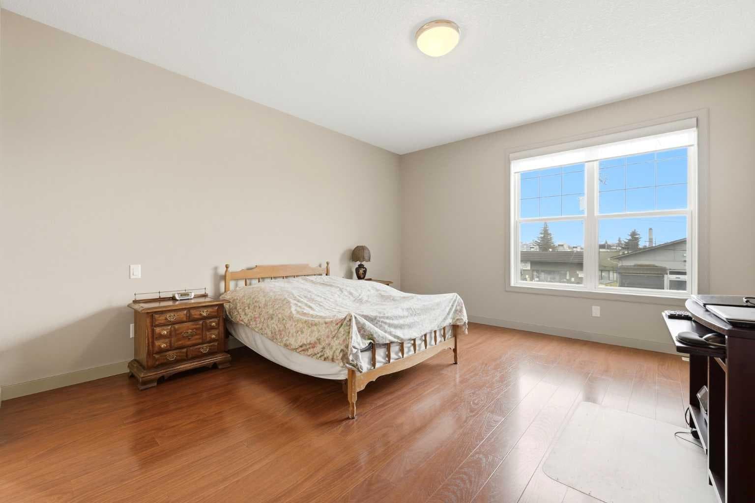 115 Fifth Avenue W