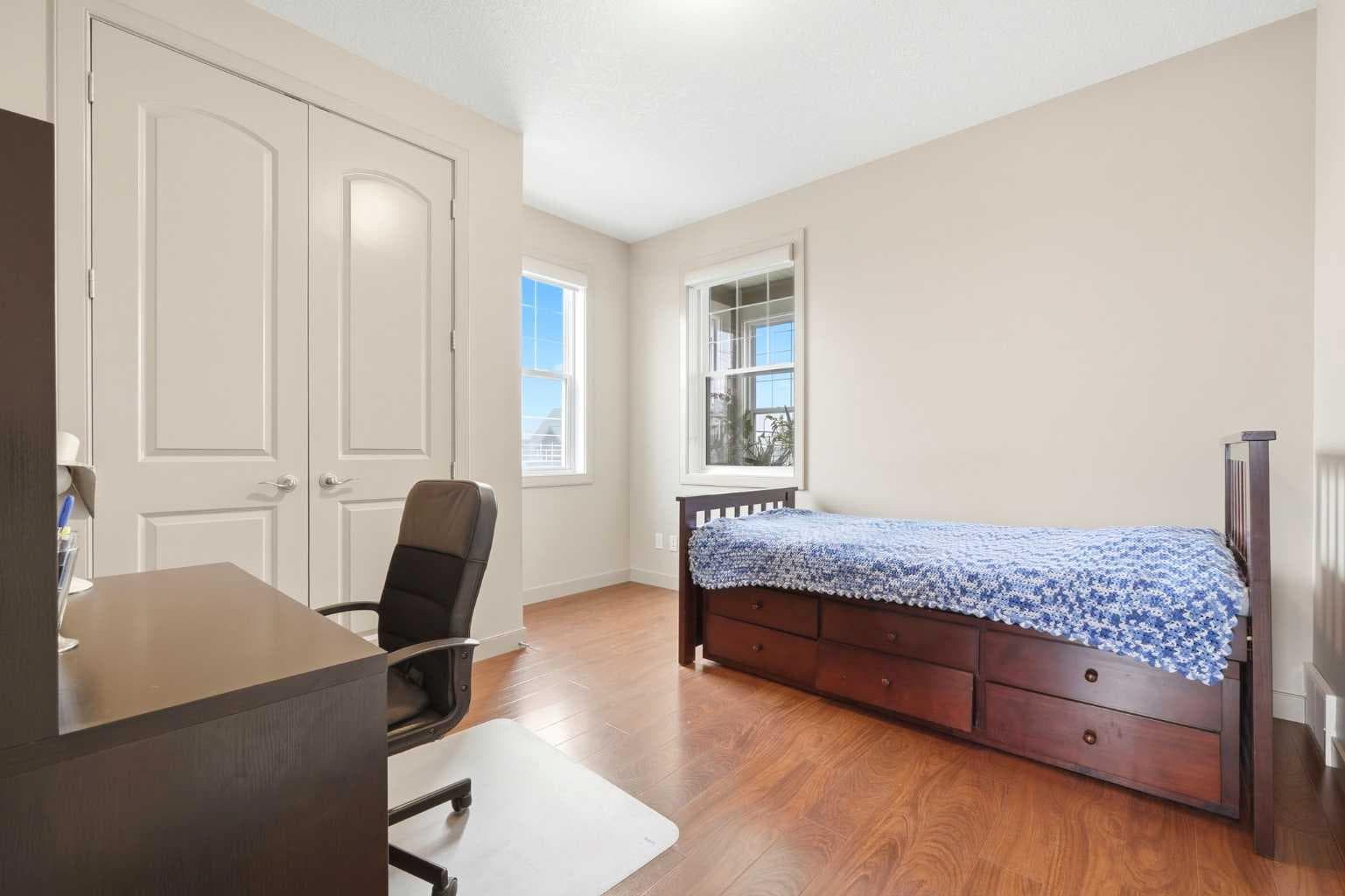 115 Fifth Avenue W