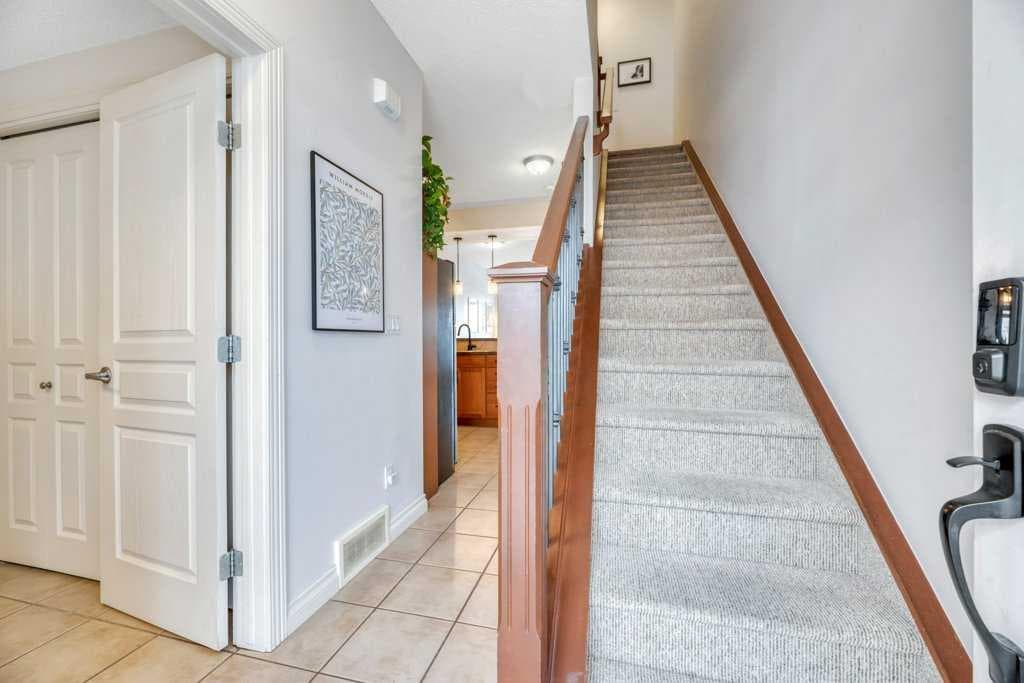 13, 148 Rockyledge View NW
