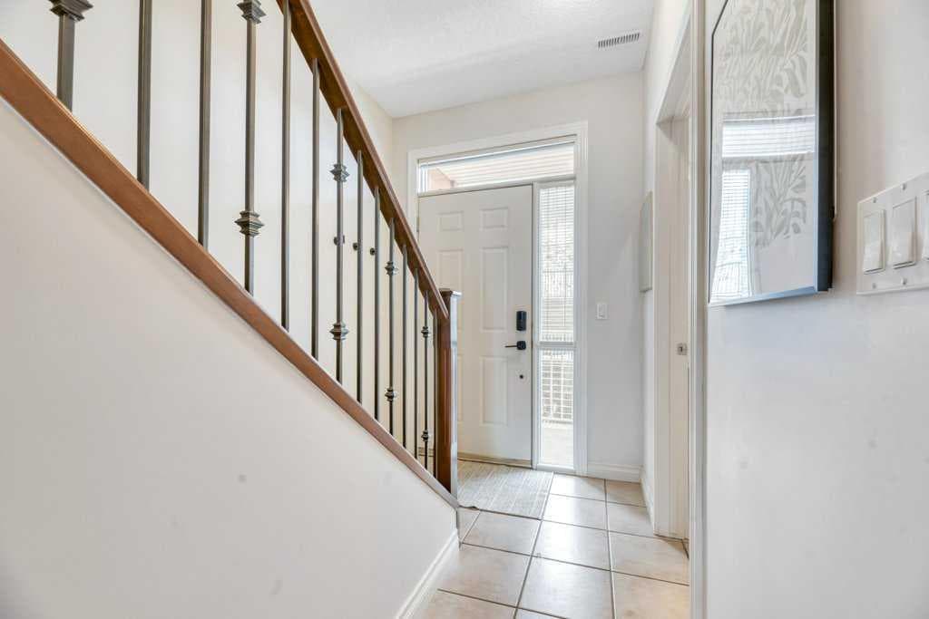 13, 148 Rockyledge View NW