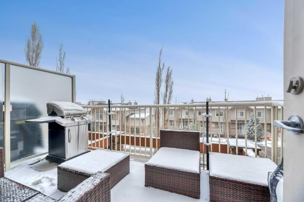 13, 148 Rockyledge View NW