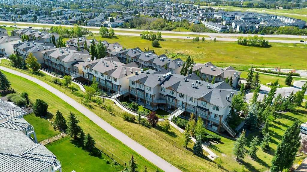 13, 148 Rockyledge View NW