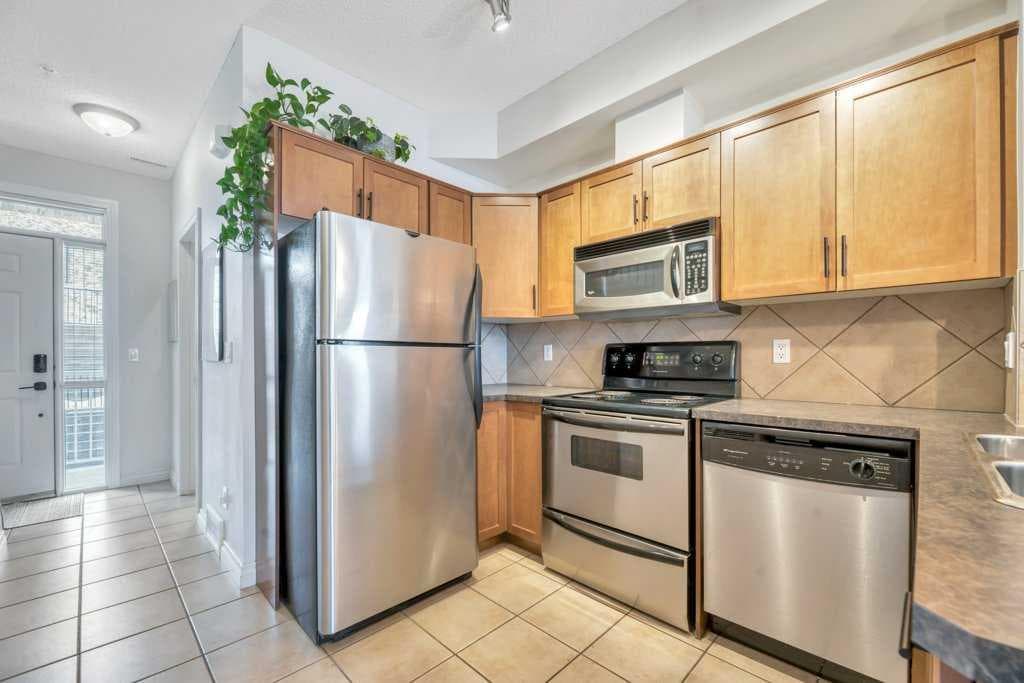 13, 148 Rockyledge View NW