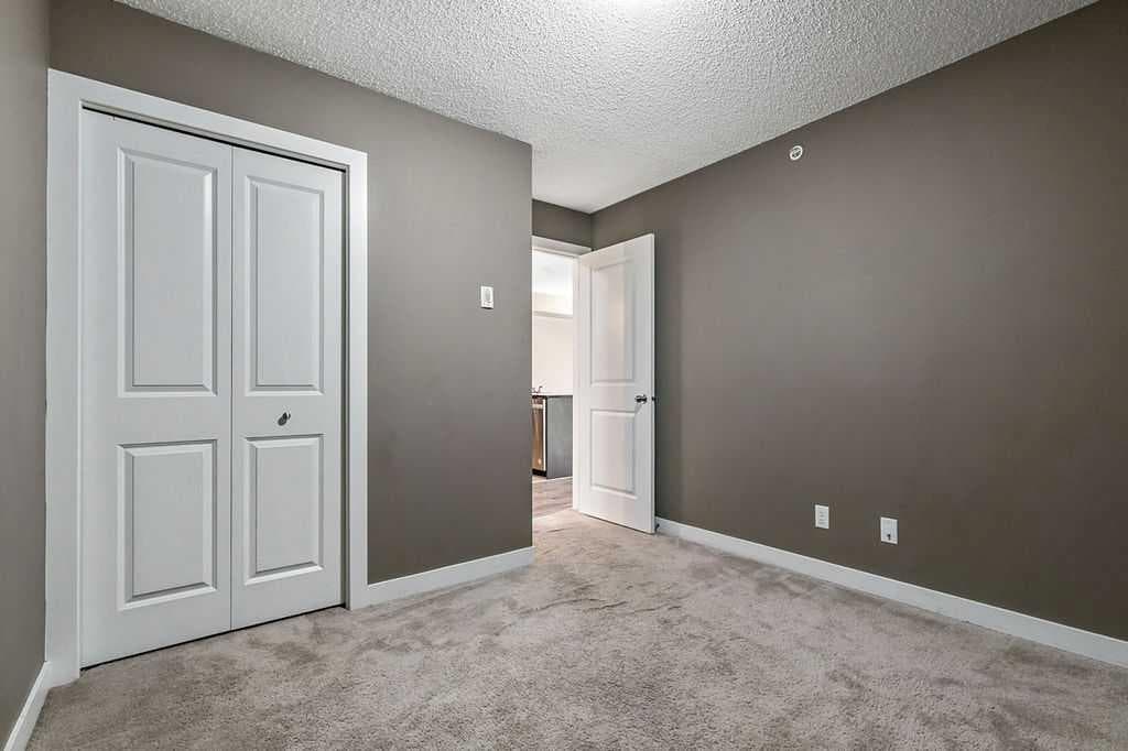 9410, 403 Mackenzie Way SW