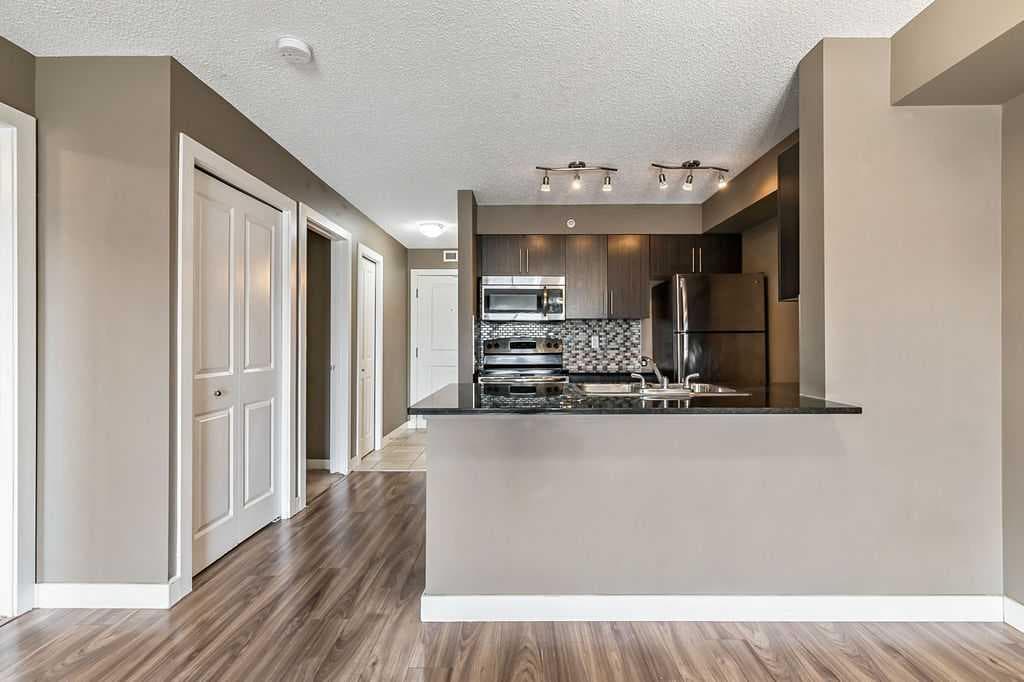 9410, 403 Mackenzie Way SW