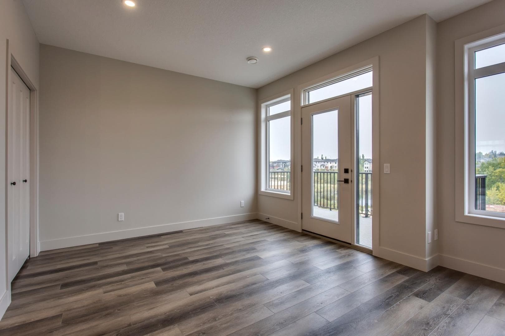259 Royal Elm Road NW