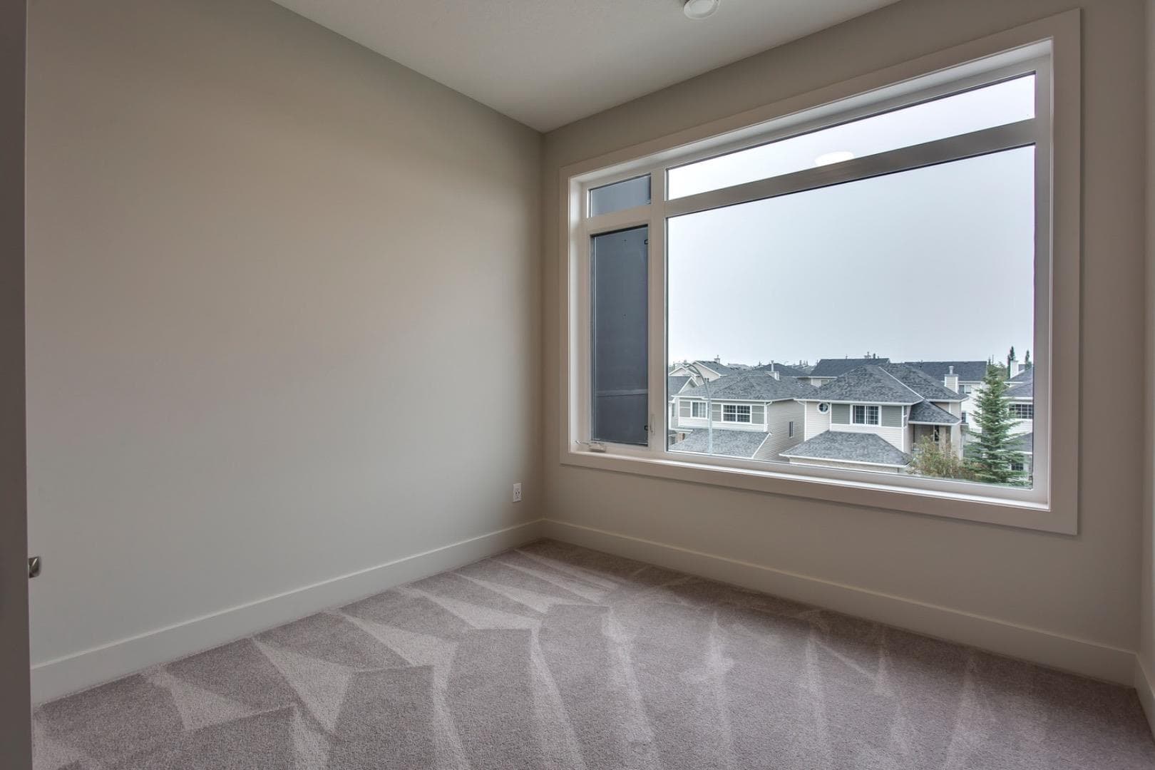 259 Royal Elm Road NW