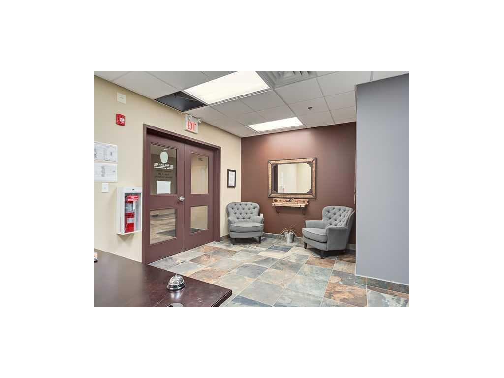 220, 52 Gateway Drive NE