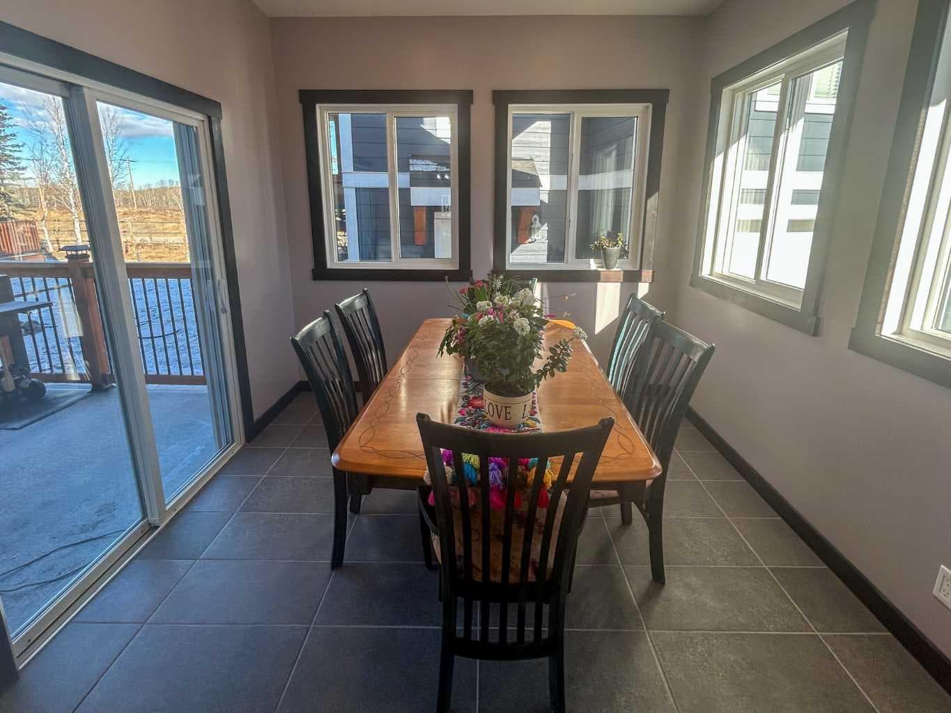 216 Cottageclub Crescent 