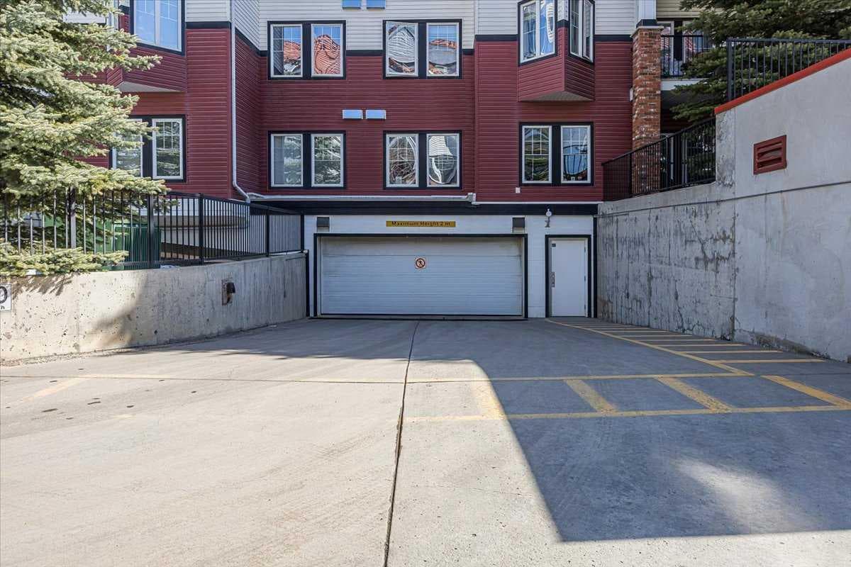 326, 30 Royal Oak Plaza NW