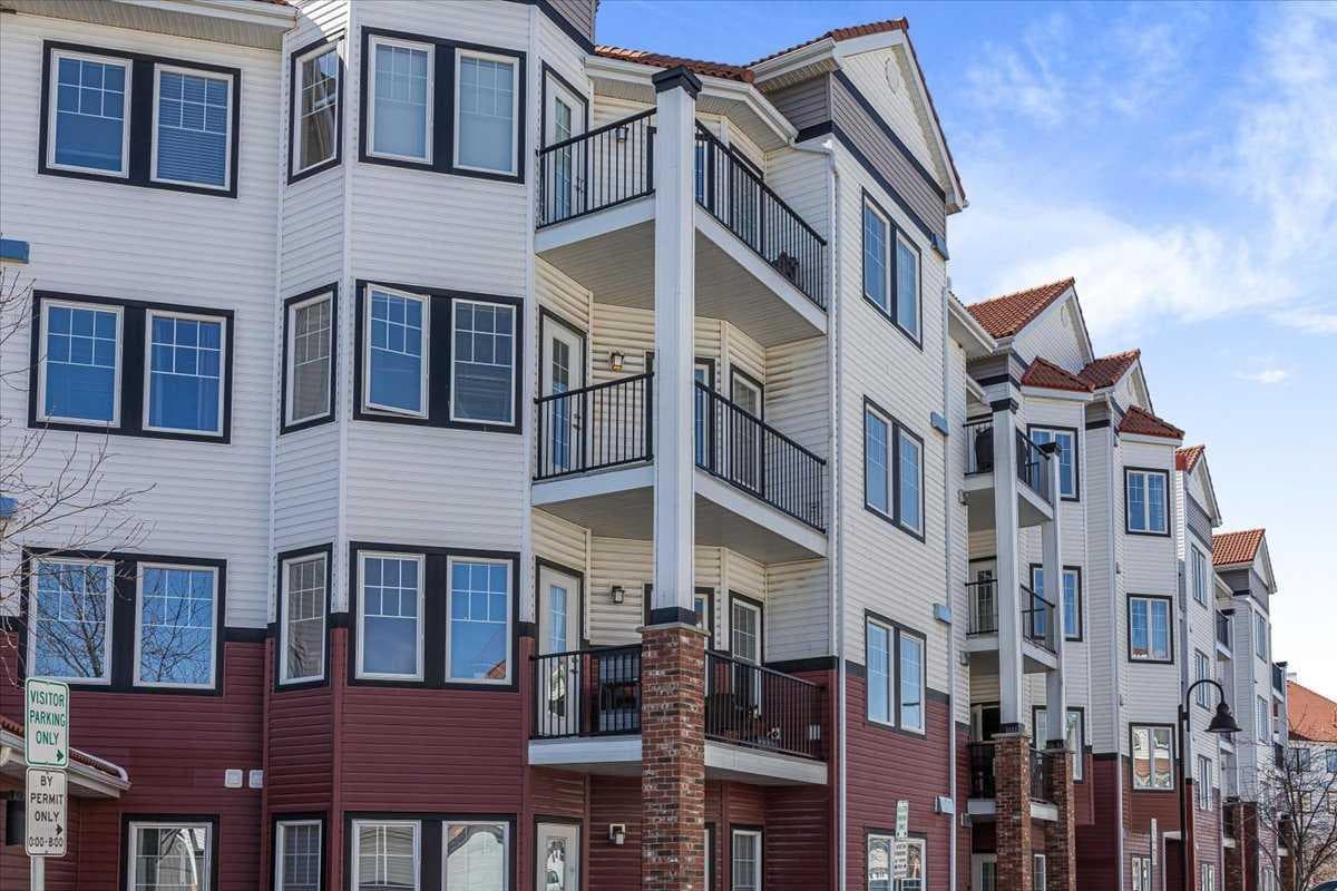 326, 30 Royal Oak Plaza NW