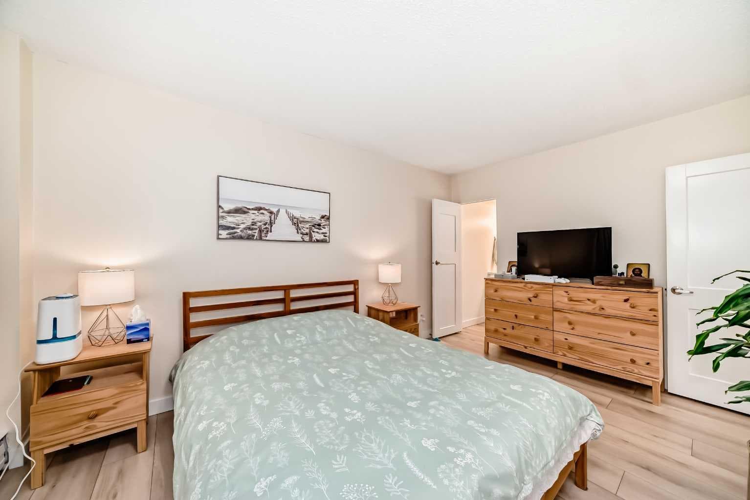 202, 520 Cedar Crescent SW
