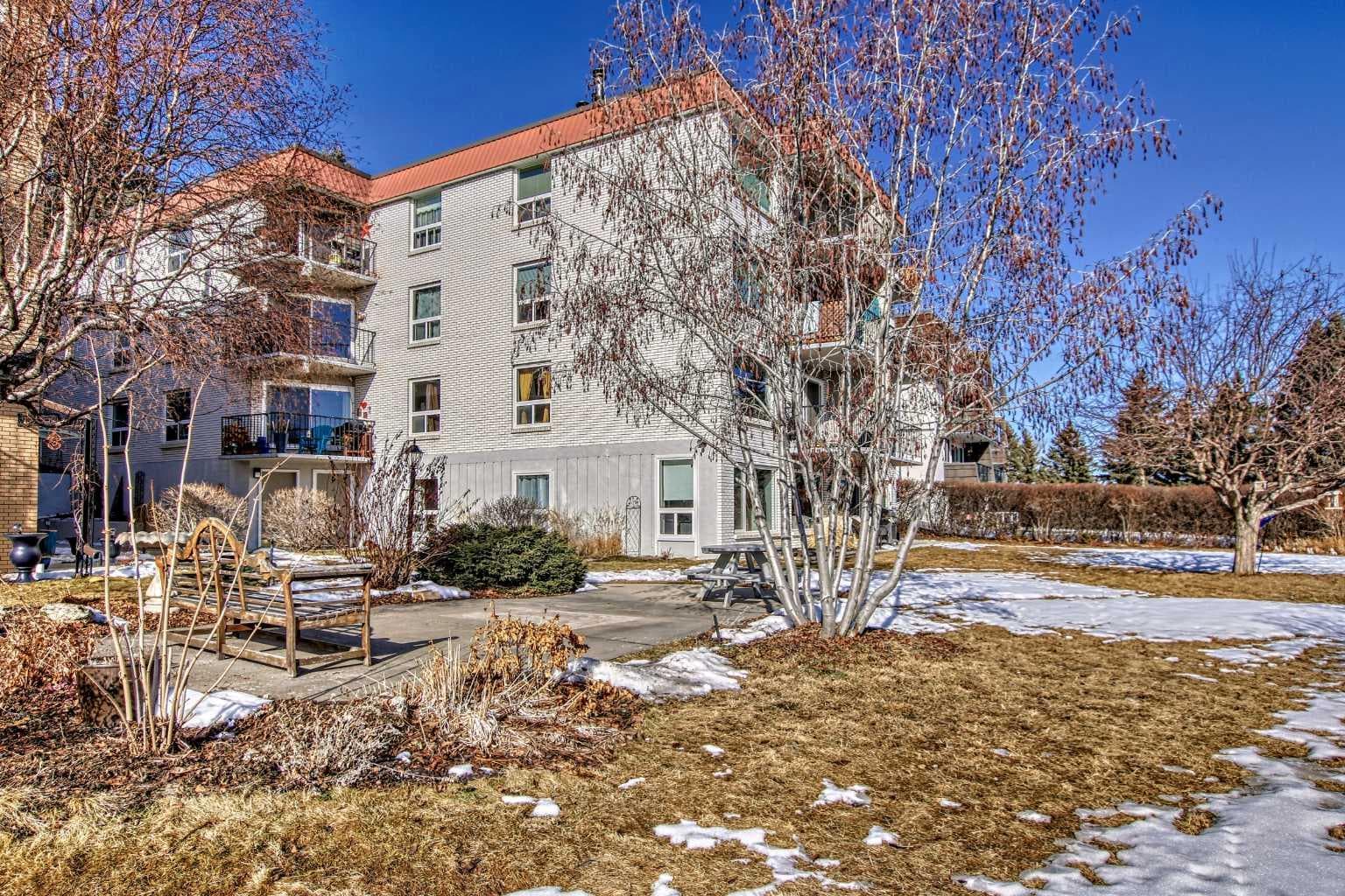 202, 520 Cedar Crescent SW