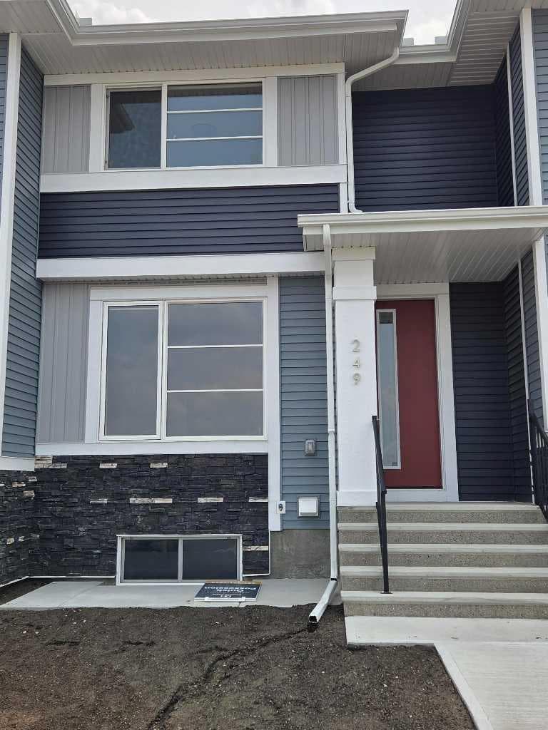 241 Cobblestone Gate SW