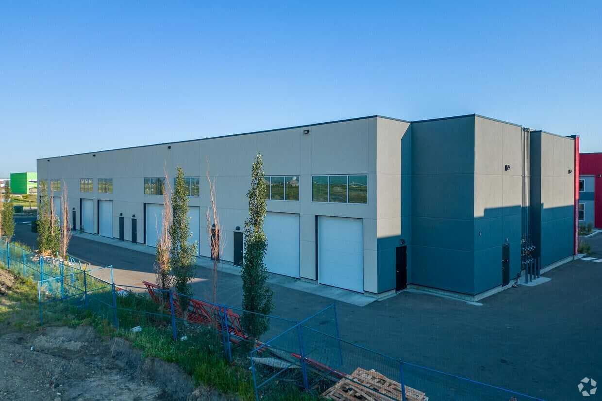 305, 10960 42 Street NE