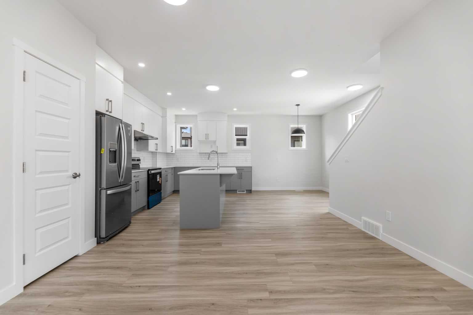 803, 90 Corner Meadows Manor NE